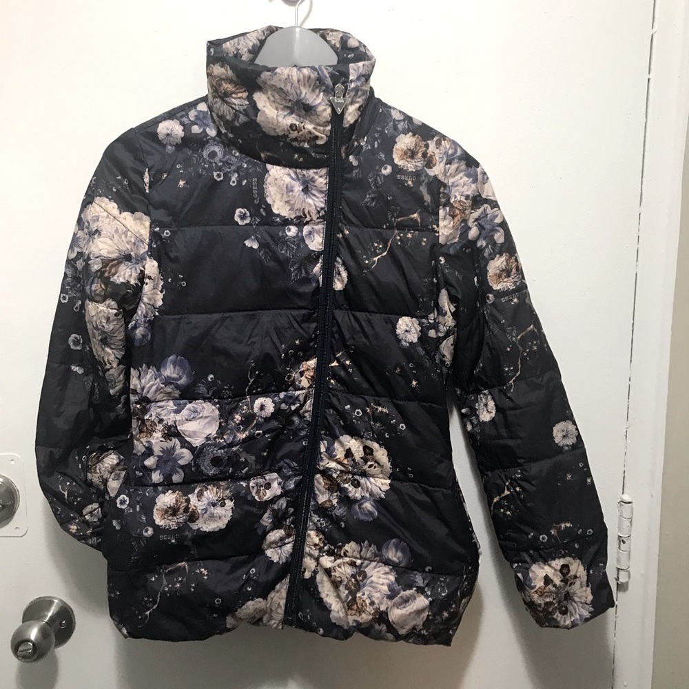 Guess girls navy floral down puffer jacket size XL